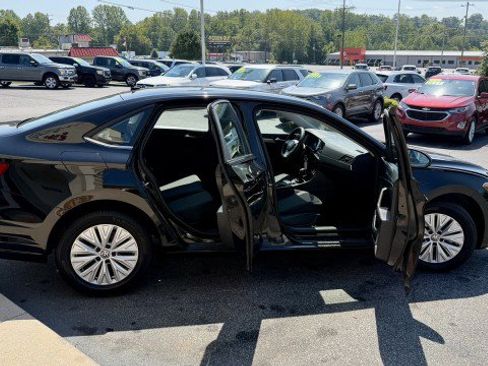 Used 2019 Volkswagen Jetta FWD image 40