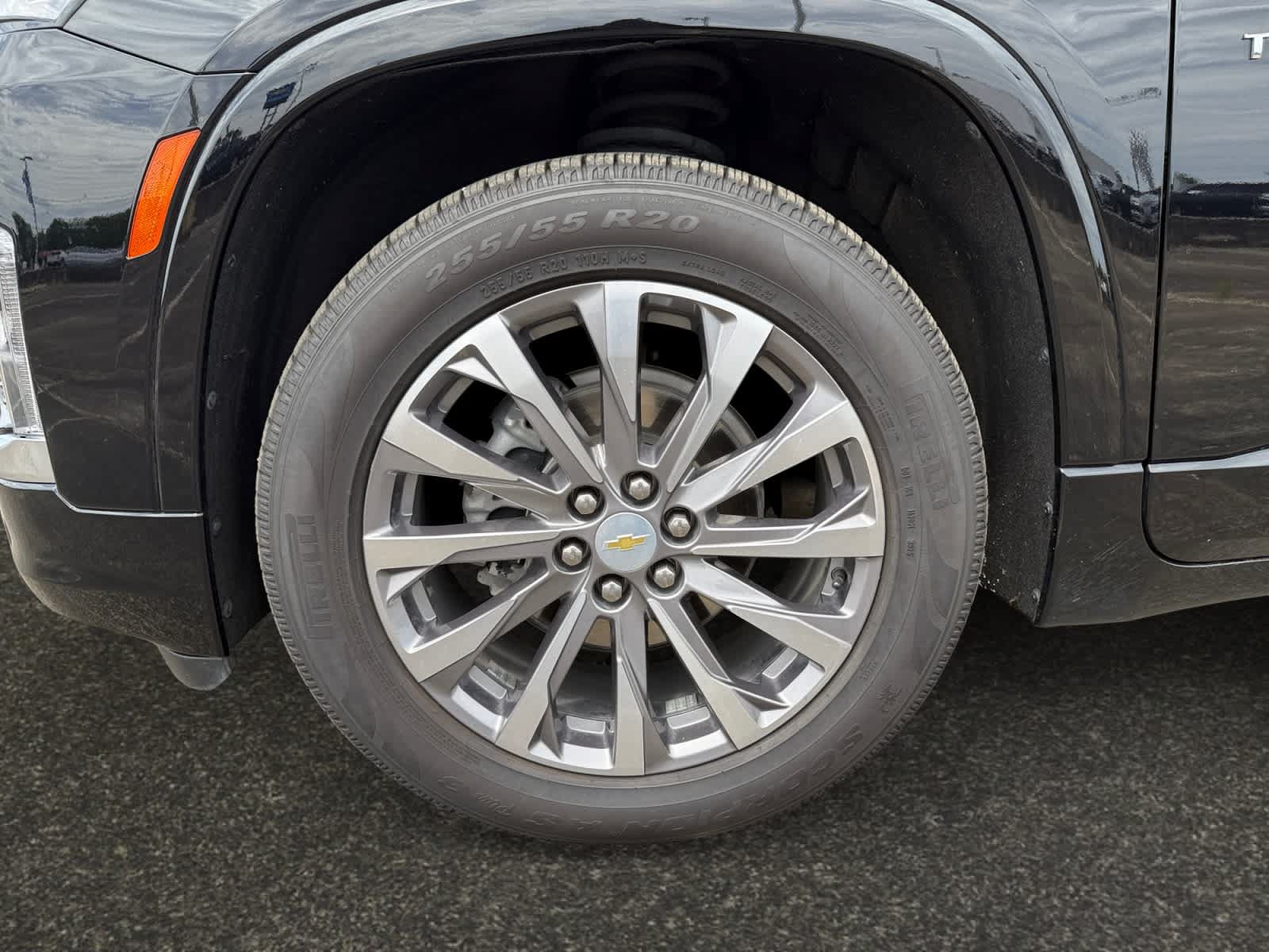Used 2023 Chevrolet Traverse Premier FWD image 12