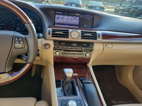 Used 2014 Lexus LS 460 image 22