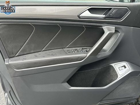 Used 2022 Volkswagen Tiguan SE w/ Panoramic Sunroof Package AWD/4WD image 16