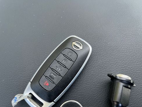 Used 2025 Nissan Pathfinder SV image 27