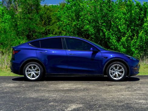 Used 2022 Tesla Model Y Long Range AWD/4WD image 5