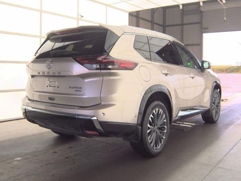 Used 2025 Nissan Rogue Platinum w/ Tech Package image 7