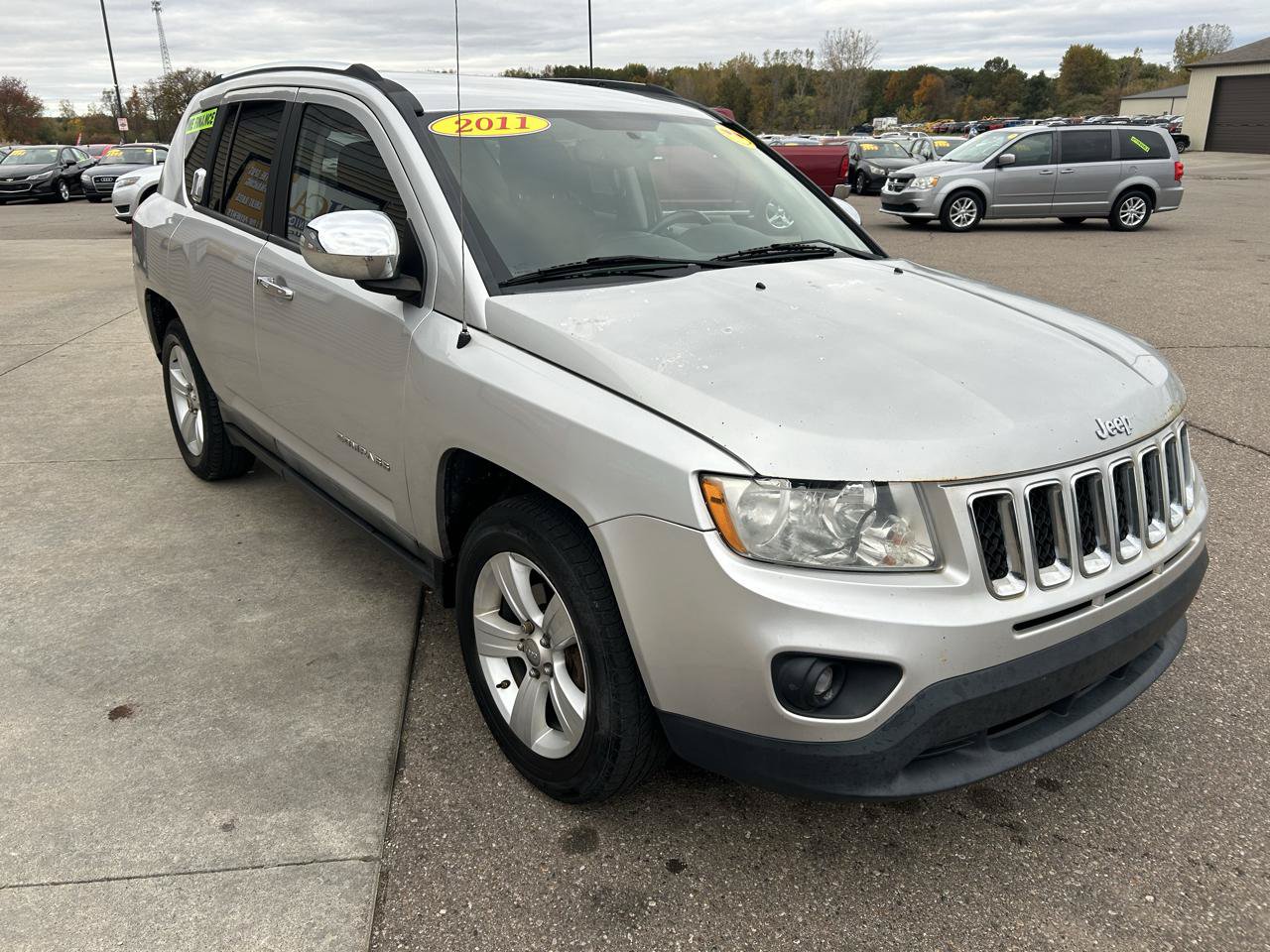Used 2011 Jeep Compass Latitude AWD/4WD image 3
