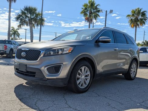 Used 2017 Kia Sorento AWD image 8