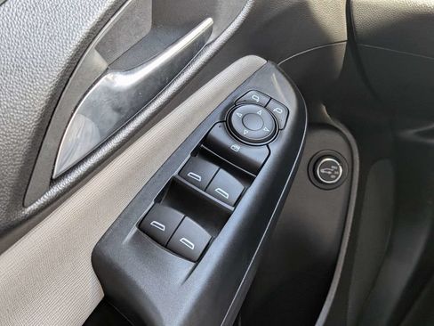 Used 2025 Buick Envista Avenir FWD image 19