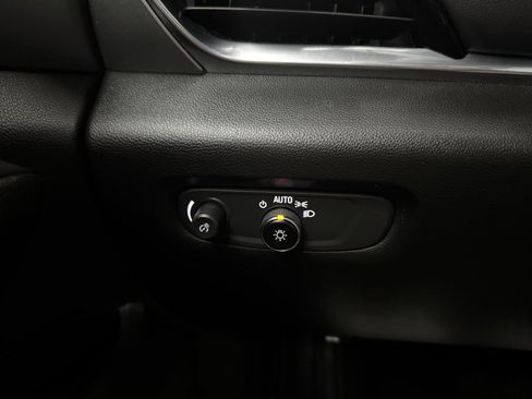 Used 2023 Chevrolet Traverse LT AWD/4WD image 37
