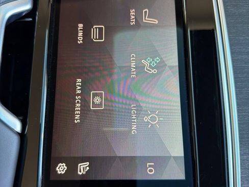 Used 2022 Land Rover Range Rover Long Wheelbase First Edition AWD/4WD image 28