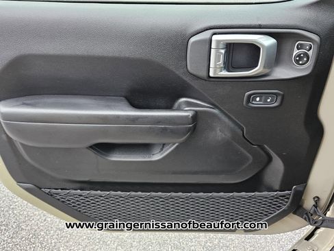 Used 2020 Jeep Gladiator Sport w/ Quick Order Package 24S image 16