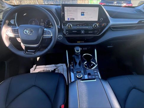 New 2026 Toyota Highlander Limited image 5