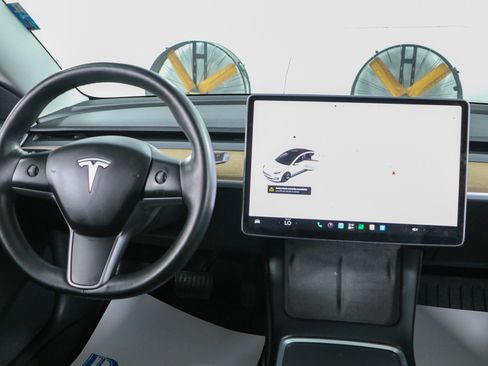 Used 2021 Tesla Model 3 Standard Range Plus RWD image 16