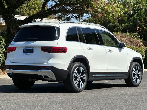 New 2025 Mercedes-Benz GLB 250 image 3