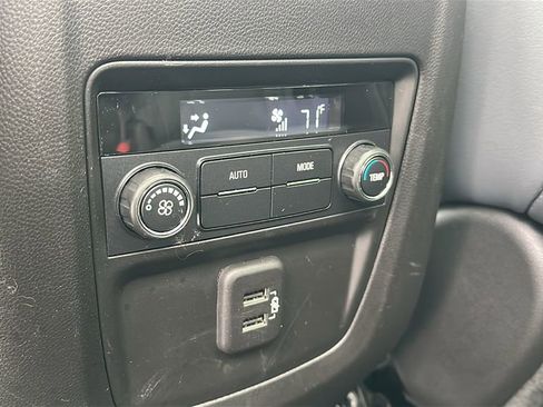 Used 2023 Buick Enclave Essence w/ Experience Buick Package FWD image 27