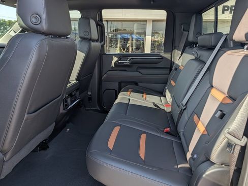 Used 2024 GMC Sierra 2500 AT4 w/ AT4 Premium Plus Package AWD/4WD image 29