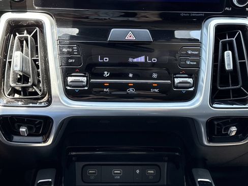 Used 2022 Kia Sorento SX FWD image 29