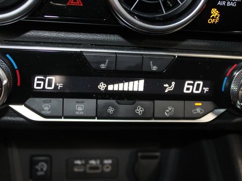 Used 2025 Nissan Sentra SR FWD image 30