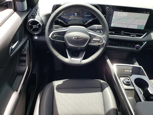 New 2026 Chevrolet Equinox LT w/ Convenience Package II AWD/4WD image 9