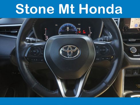 Used 2023 Toyota Corolla Cross XLE image 22