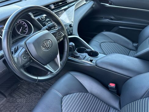 Certified 2020 Toyota Camry SE image 9