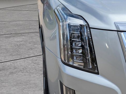 Used 2019 Cadillac Escalade Luxury image 9