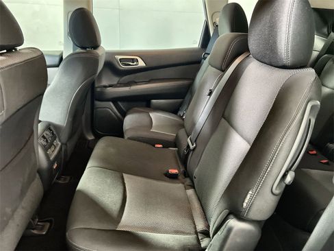 Used 2020 Nissan Pathfinder S image 23