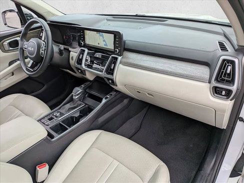 Used 2022 Kia Sorento EX w/ Panoramic Sunroof Package image 20
