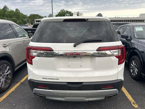 Used 2023 GMC Acadia SLT FWD image 8