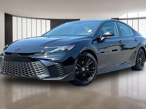 Used 2025 Toyota Camry SE w/ Convenience Package FWD image 1