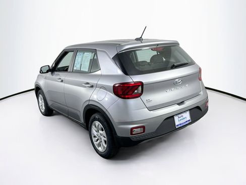 Used 2023 Hyundai Venue SE image 7