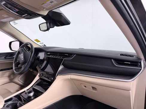 Used 2022 Jeep Grand Cherokee Limited image 26