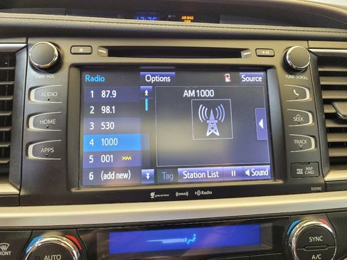 Used 2019 Toyota Highlander XLE AWD/4WD image 25
