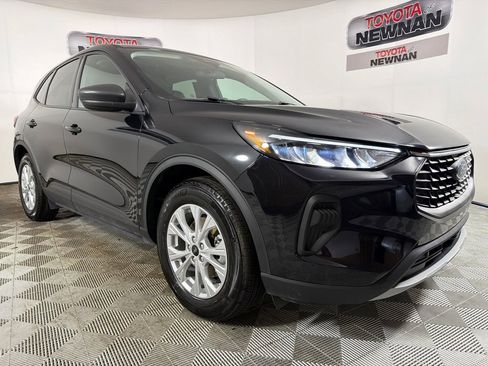 Used 2025 Ford Escape Active FWD image 1