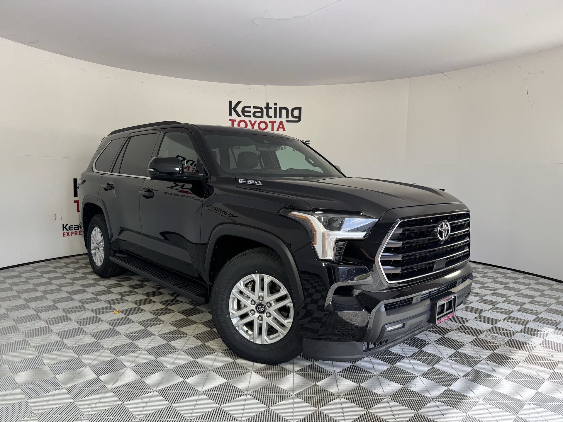 Certified 2025 Toyota Sequoia SR5 AWD/4WD image 2