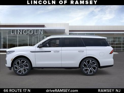 New 2026 Lincoln Navigator Black Label AWD/4WD image 3