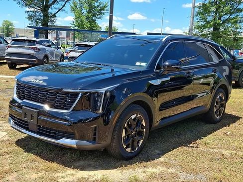 Certified 2026 Kia Sorento S w/ S Panoramic Sunroof Package FWD image 3