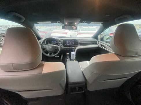 Used 2025 Toyota Camry SE FWD image 17