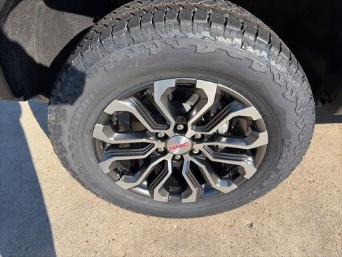 New 2026 GMC Canyon Denali image 10