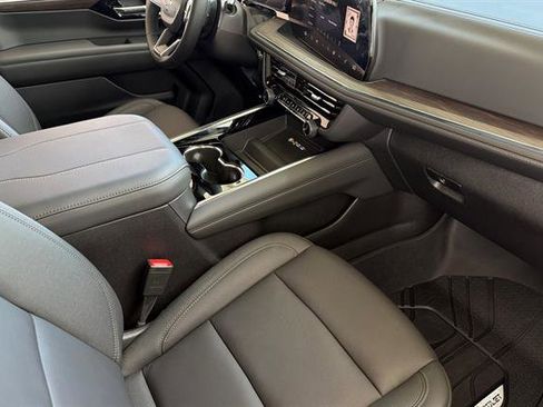 New 2026 Chevrolet Tahoe Z71 w/ Sun And Tow Package AWD/4WD image 19