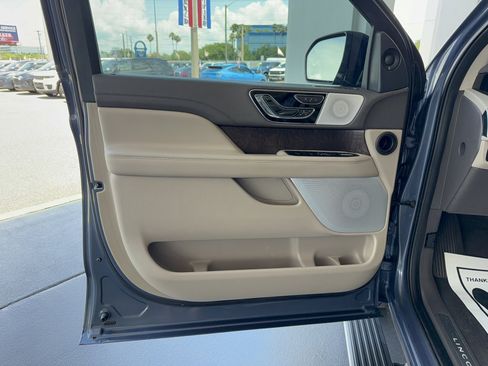 Used 2022 Lincoln Navigator Reserve AWD/4WD image 8
