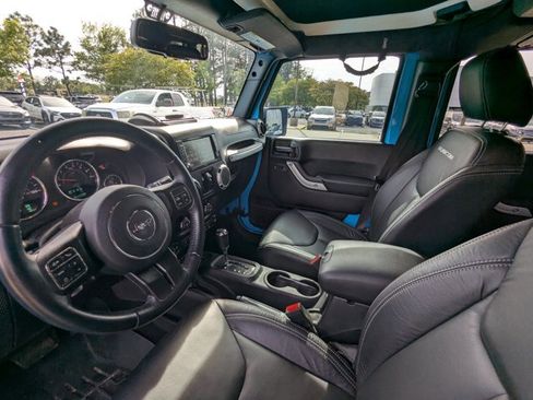 Used 2017 Jeep Wrangler Unlimited Rubicon w/ Connectivity Group image 12