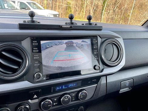 Used 2022 Toyota Tacoma TRD Sport w/ Technology Package image 21