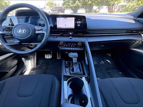 Used 2025 Hyundai Elantra SEL FWD image 16