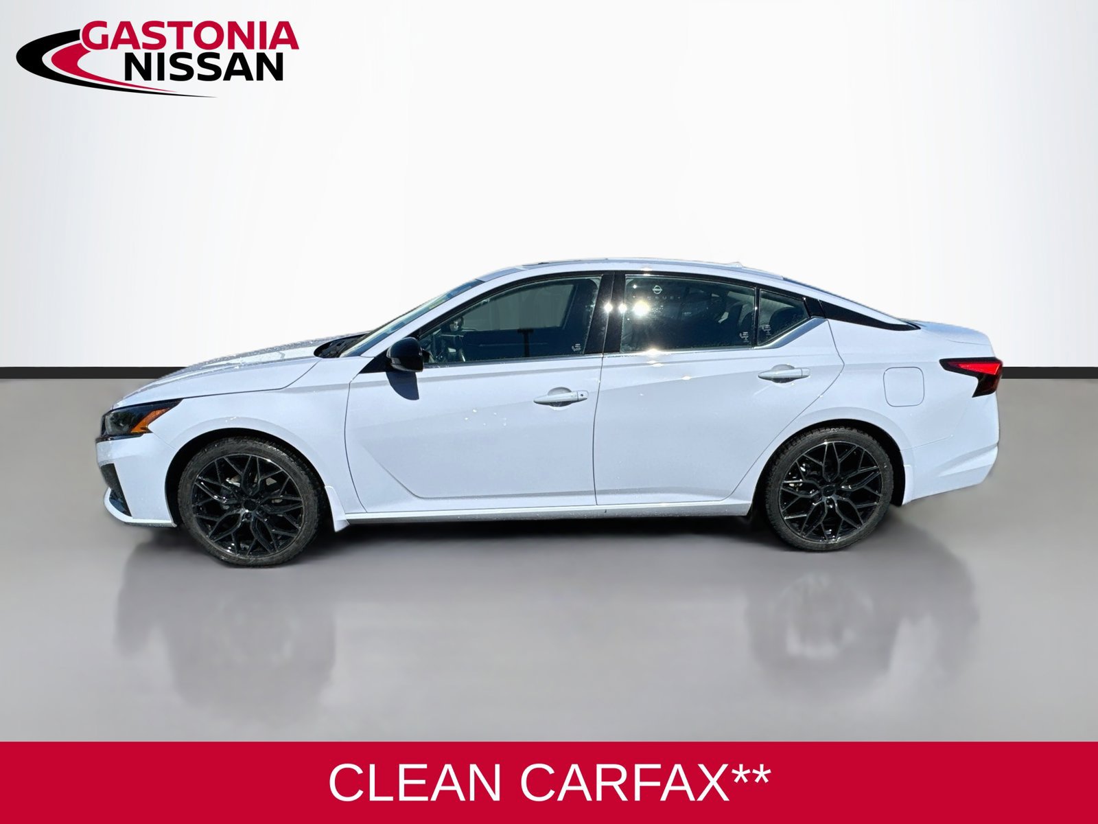 Used 2024 Nissan Altima 2.5 SR w/ SR Premium Package FWD image 5