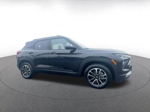 Used 2025 Chevrolet TrailBlazer LT image 2