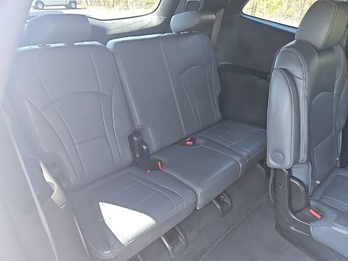 Used 2024 Buick Enclave Premium AWD/4WD image 33
