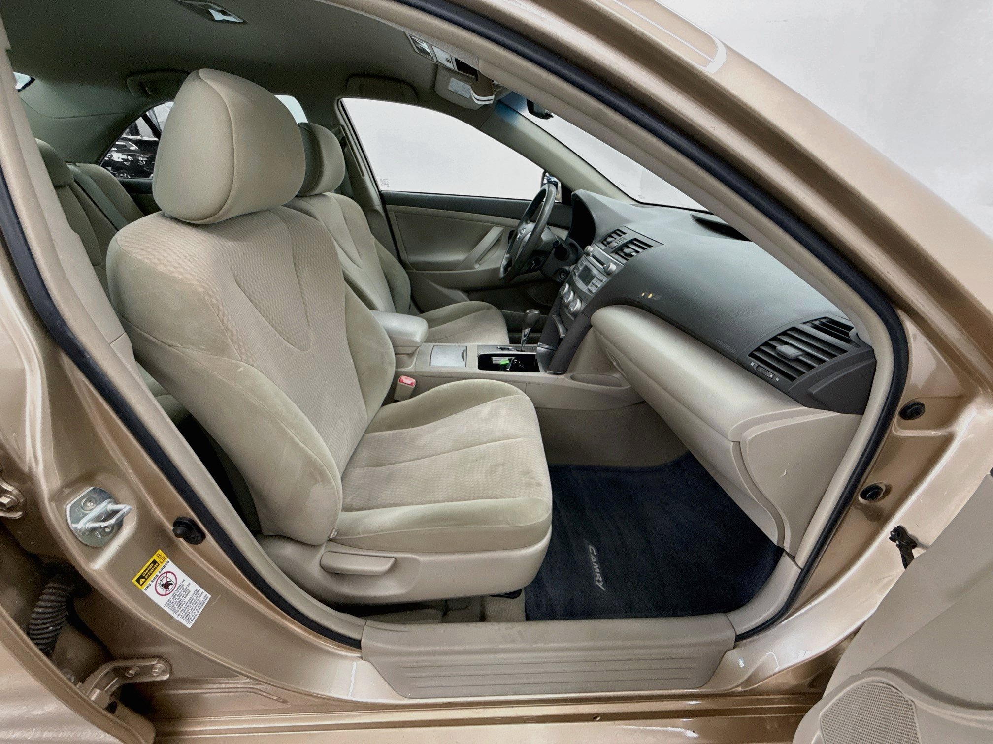 Used 2011 Toyota Camry LE FWD image 27