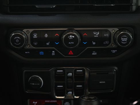 Used 2024 Jeep Wrangler Unlimited AWD/4WD image 18