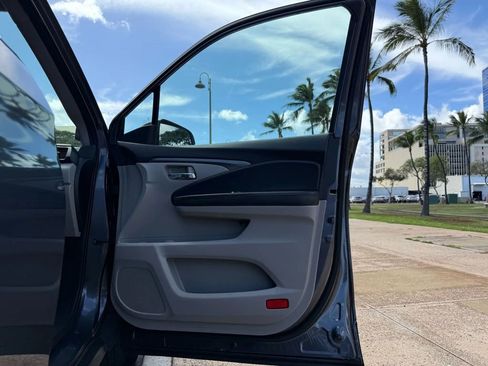 Used 2019 Honda Pilot LX image 9