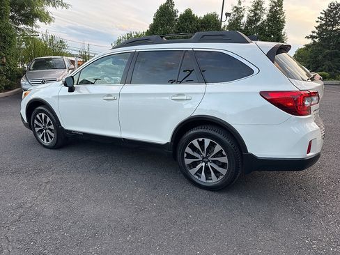 Used 2016 Subaru Outback 2.5i Limited AWD/4WD image 11