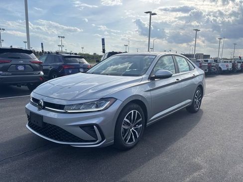 New 2026 Volkswagen Jetta SE FWD image 10